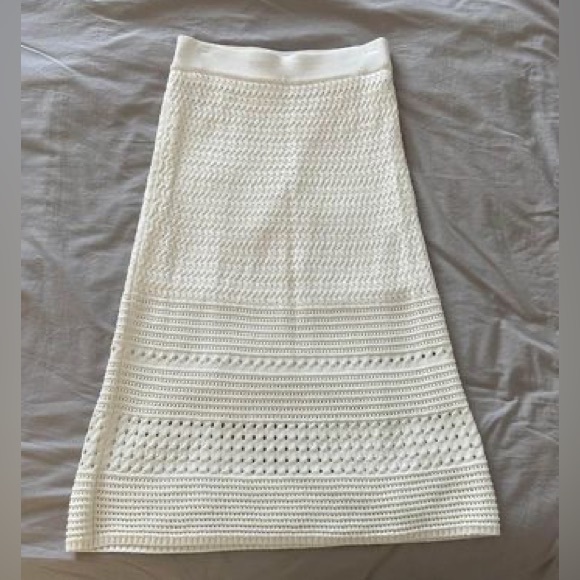 New, never worn Aritzia Wilfred White Heirloom Skirt - Medium - Picture 9 of 11